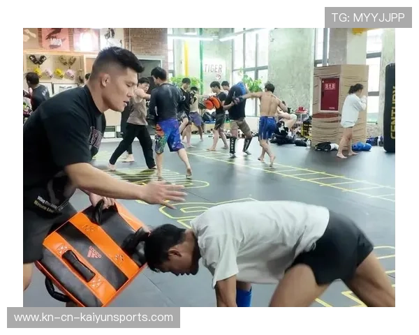 UFC踢技组合爆发训练：打造极致战斗力的终极秘籍