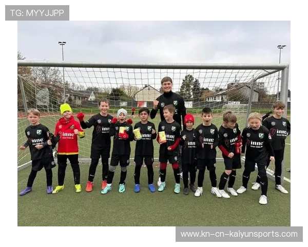 本土足球明星温情助力青少年发展计划,足球明星 受欢迎 本土足球明星温情助力青少年发展计划,足球明星 受欢迎